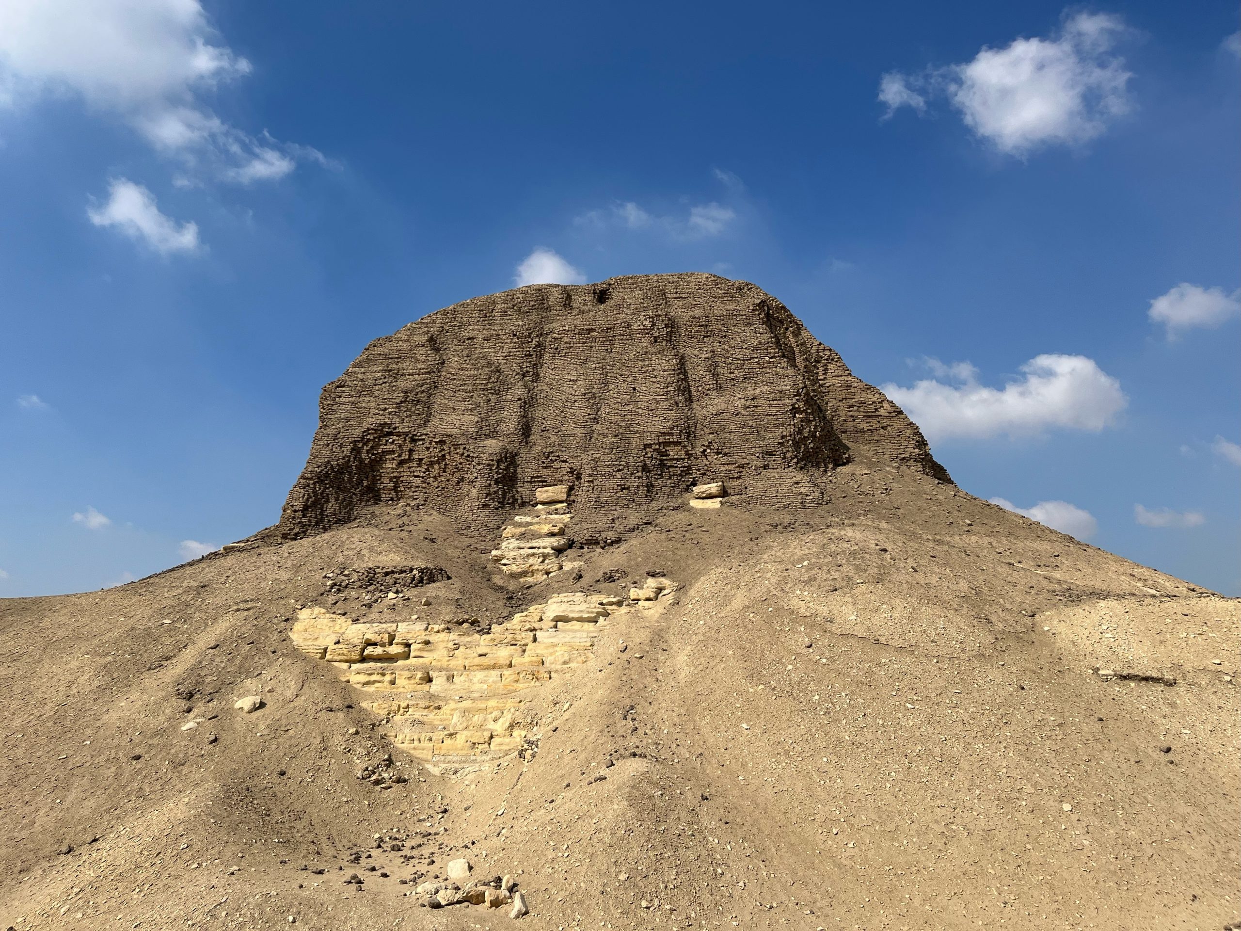 The remains of the pyramid of Senwosret II, located near the town of Lahun. Residents of this town could often choose how to engage with kingship, despite living under the shadow of the pyramid.